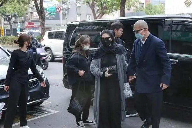 费被S妈管理停止支付婆婆的抚养费大S和光头早已貌合神离麻将胡了2试玩网站S妈删除和光头合照疑似遗产争夺代言(图2)